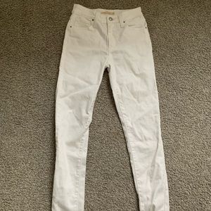 white levi jeans